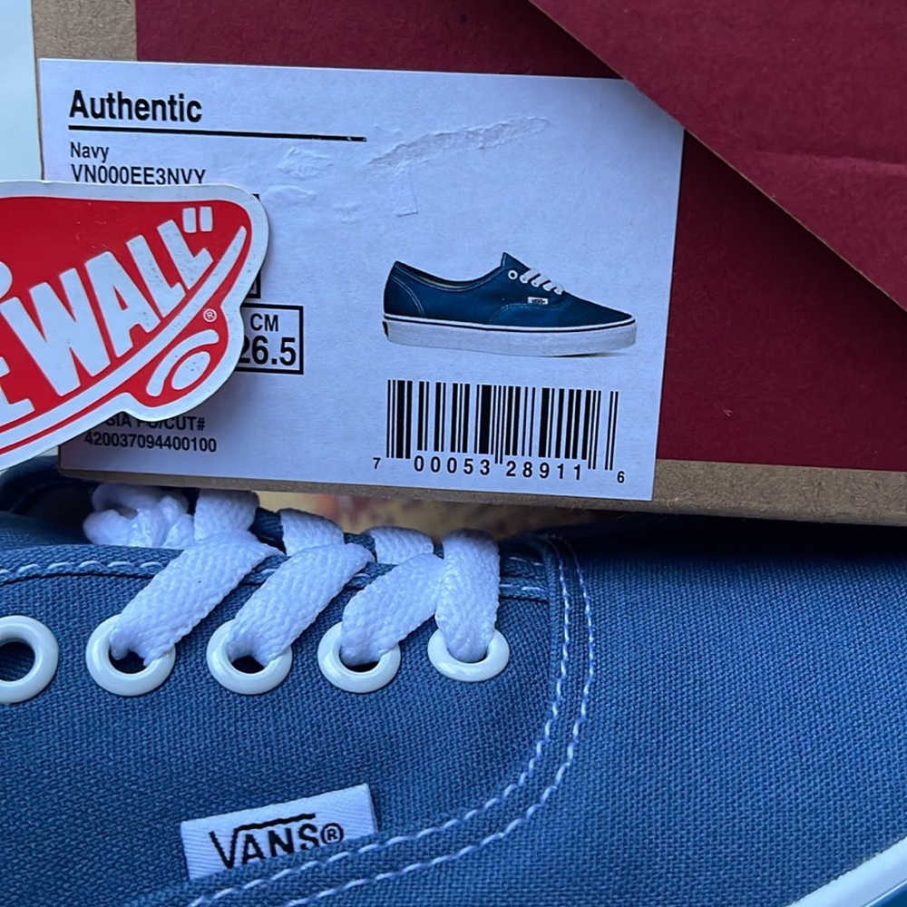 Vans WMNS Authentic Navy
VN000EE3NVY
Sneakers - Picture 16 of 16